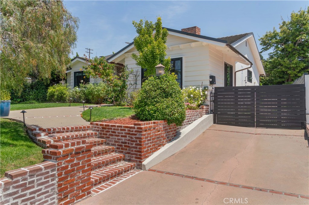 2116 Palos Verdes Drive W
