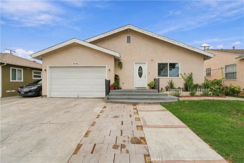 Photo of 1516 W 138th ST, Compton, CA 90222 (MLS # PW26206748)