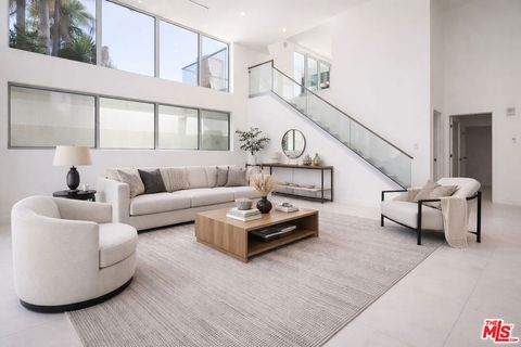 Photo of 621 N Kings Road #1, West Hollywood, CA 90048 (MLS # 26741525)