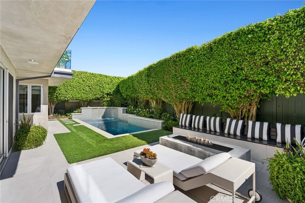 820 Emerald Bay