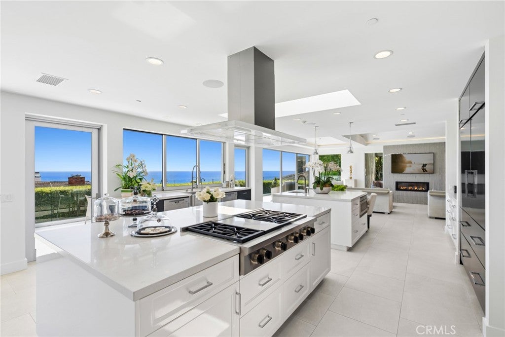 Photo of 820 Emerald Bay, Laguna Beach, CA 92651 (MLS # LG26209257)