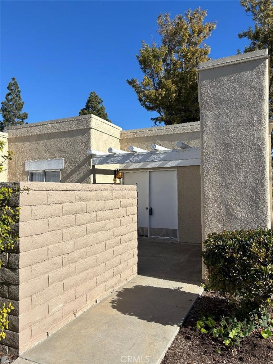 COMPLETELY REMODELED UNIT. LAMINATED FLOOR, NICE KITCHEN, NICE AND QUIET LOCATION, 2 BEDROOM/2 BATHROOM.