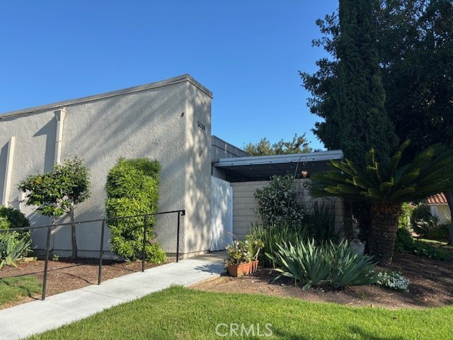 COMPLETELY REMODELED UNIT. MODEL: VILLA NOVA. LAMINATED FLOOR, NICE KITCHEN, NICE AND QUIET LOCATION, 2 BEDROOM/2 BATHROOM. WASHER/DRYER . DUCTLESS AIR CONDITION, PARKING SPACE: 3032-4