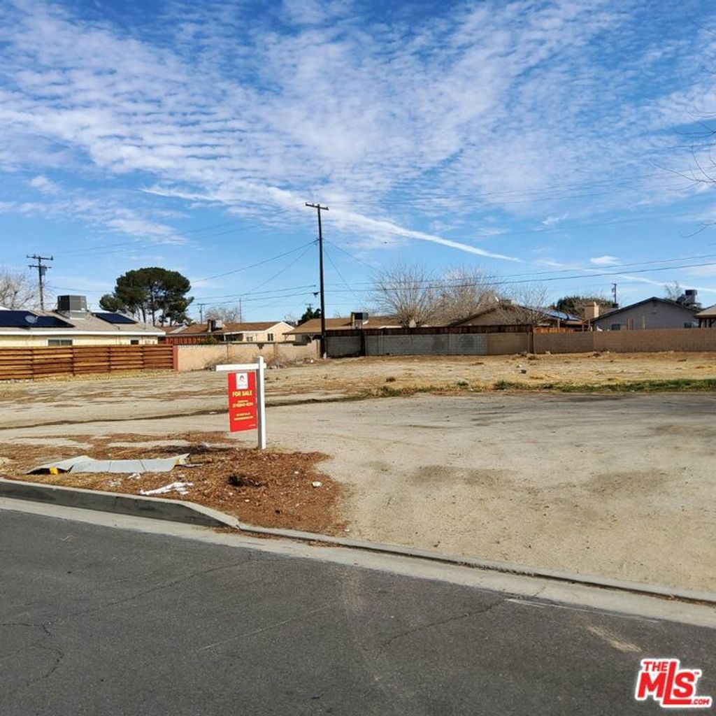listing image 130728495814384659868
