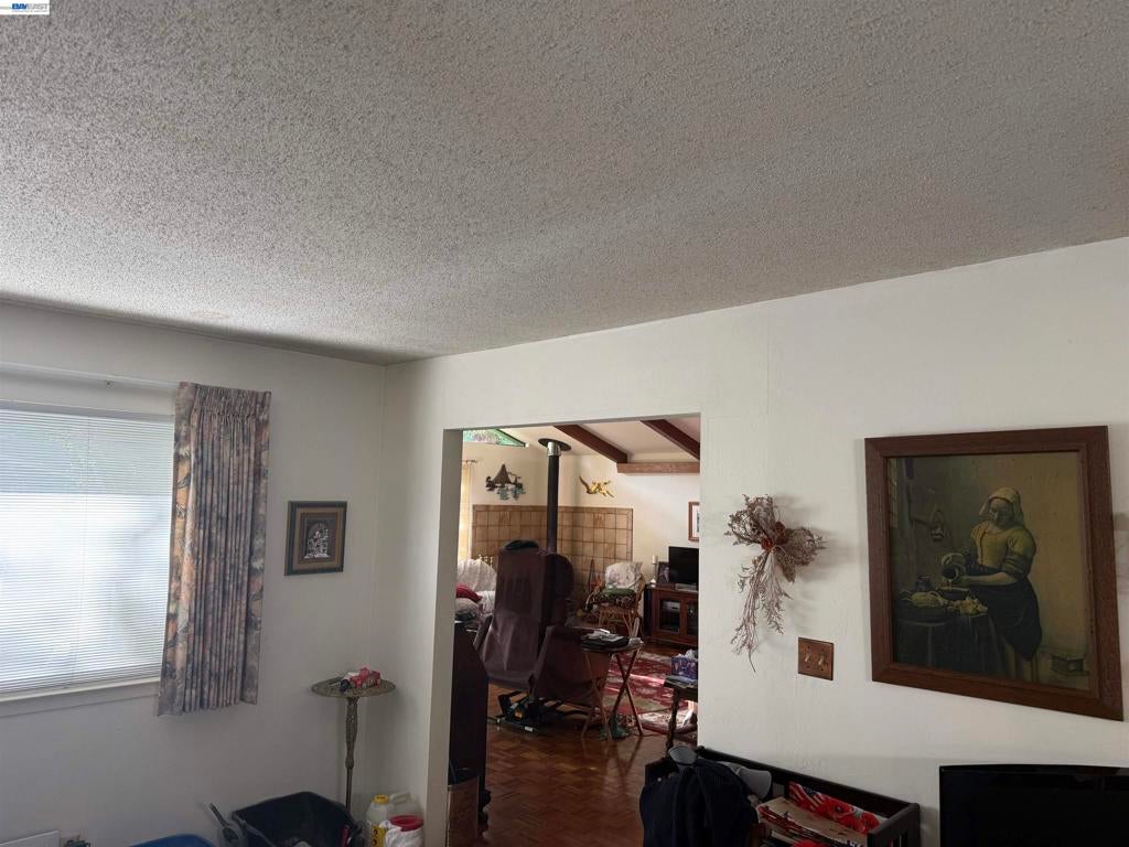 209 Las Lomas Way