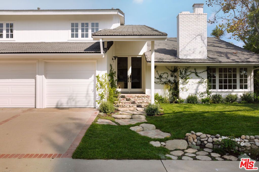 Photo of 2124 Eric Drive, Los Angeles, CA 90049 (MLS # 25615999)