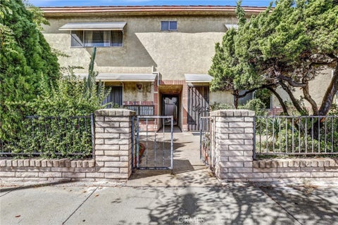 Photo of 7905 Agnes AVE #12, North Hollywood, CA 91605 (MLS # SR26228613)