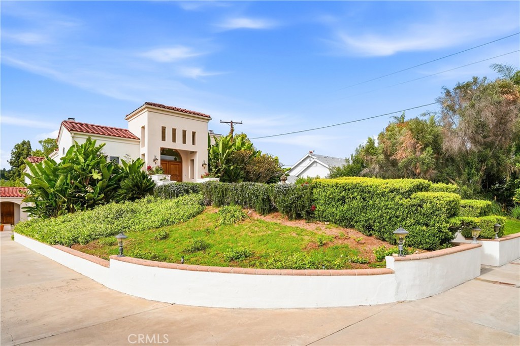270 Flowerfield