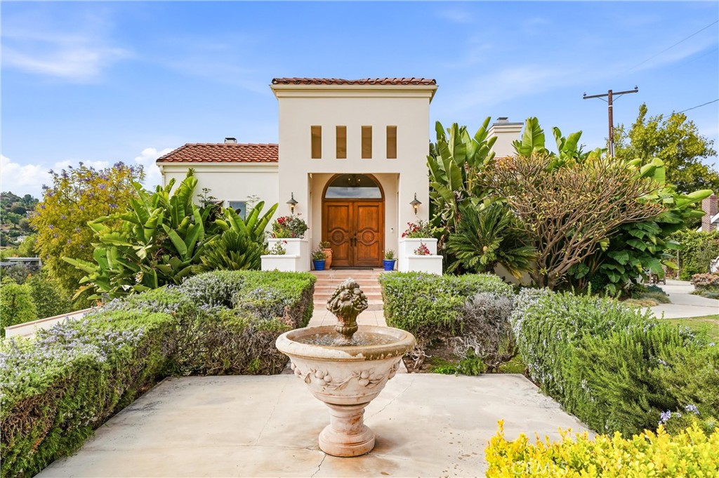 270 Flowerfield