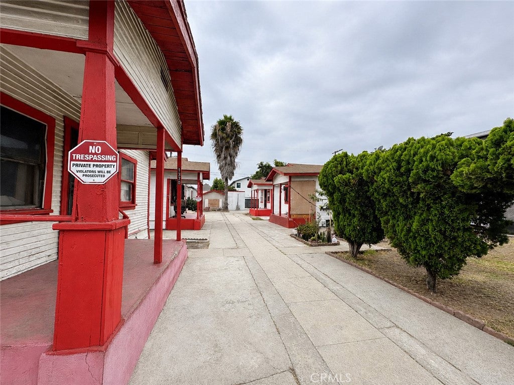 1366 E 57th