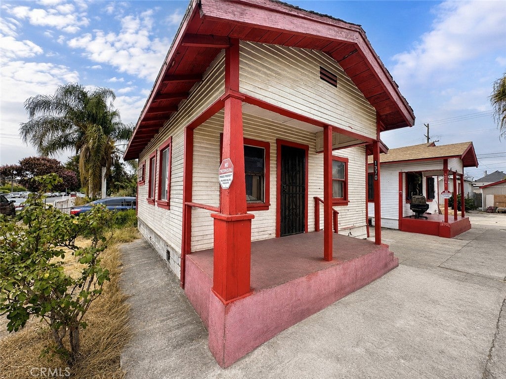 1366 E 57th