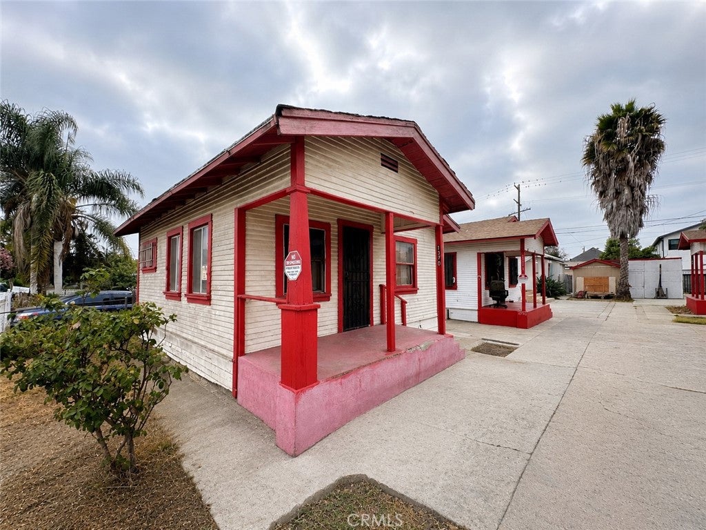 1366 E 57th