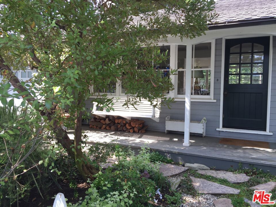 Properties 1 811 Galloway Street