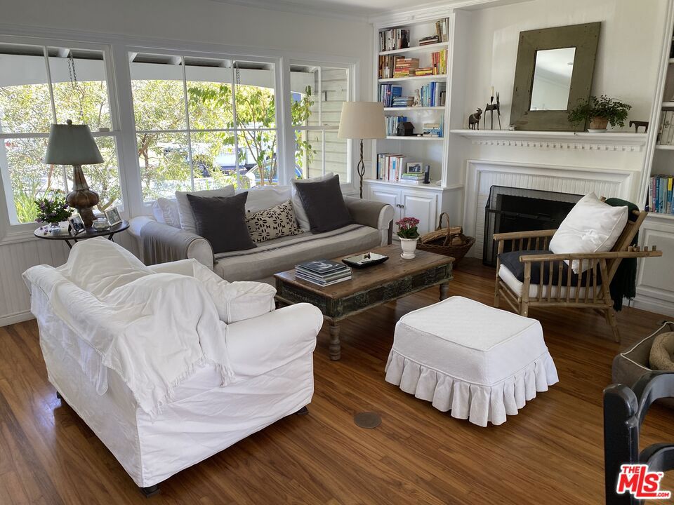Properties 2 811 Galloway Street