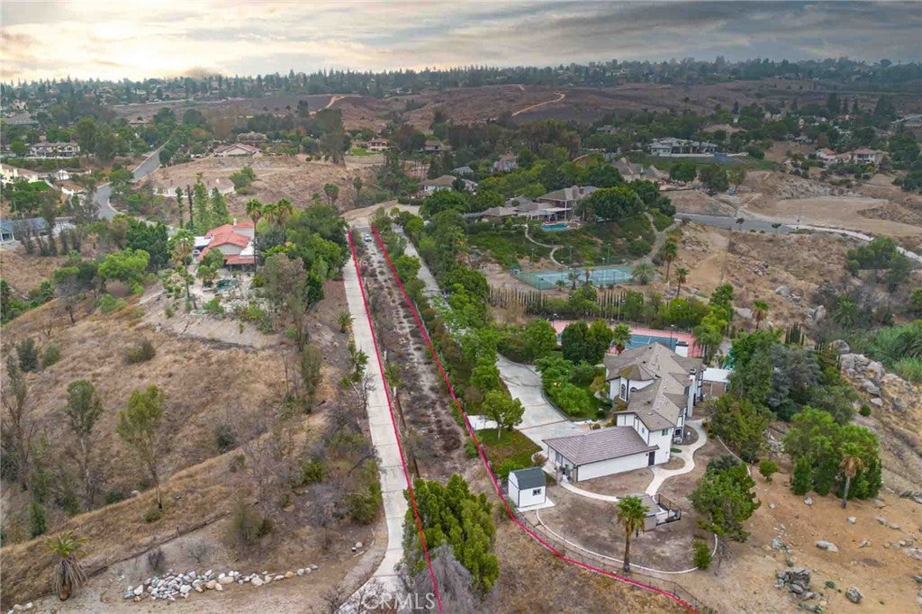 6743 Canyon Hill