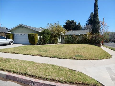 Photo of 8000 Sale Avenue, West Hills, CA 91304 (MLS # SR26097436)