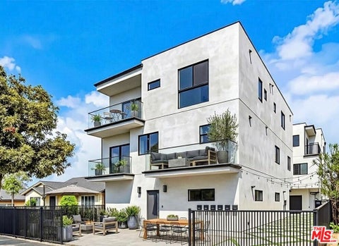 Photo of 4703 Saturn Street, Los Angeles, CA 90019 (MLS # 26869855)