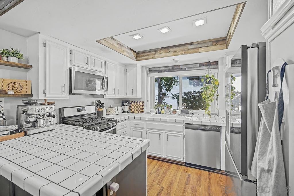 1721 Maxwell B