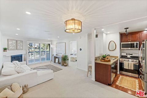 Photo of 5545 Canoga Avenue #206, Woodland Hills, CA 91367 (MLS # 25627747)