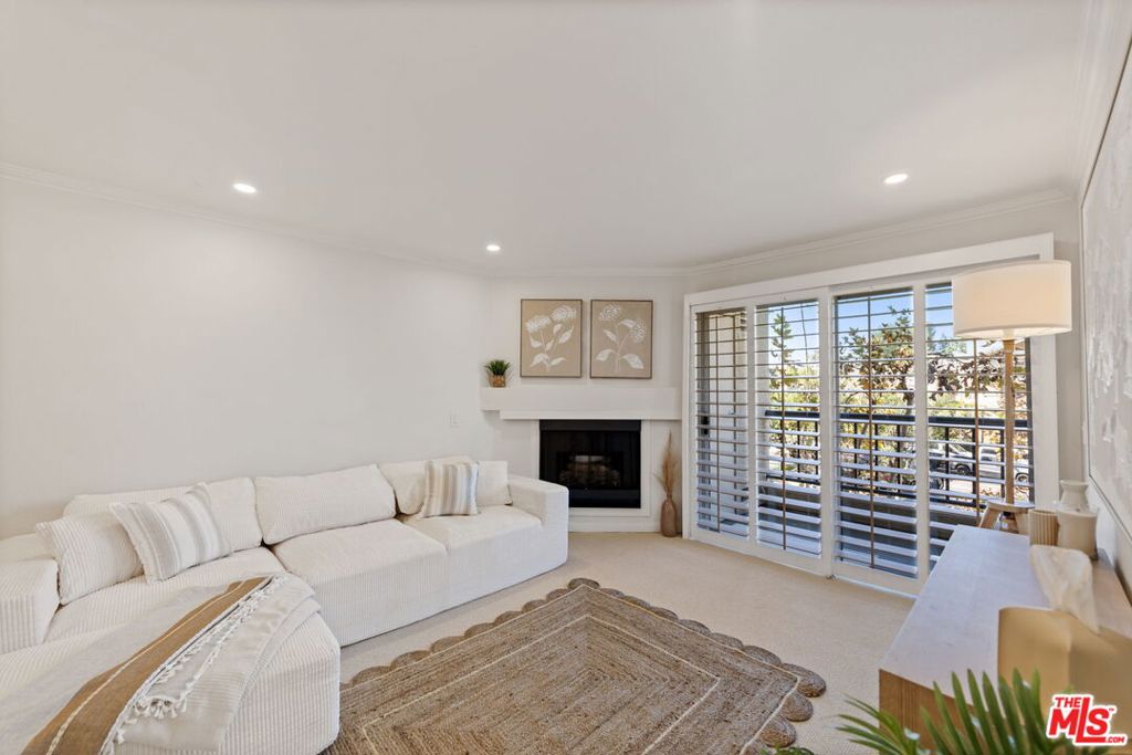 5545 Canoga Avenue 206