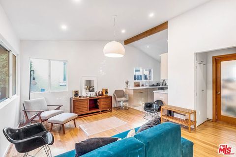 Photo of 1360 N Marengo Avenue, Pasadena, CA 91103 (MLS # 26830489)