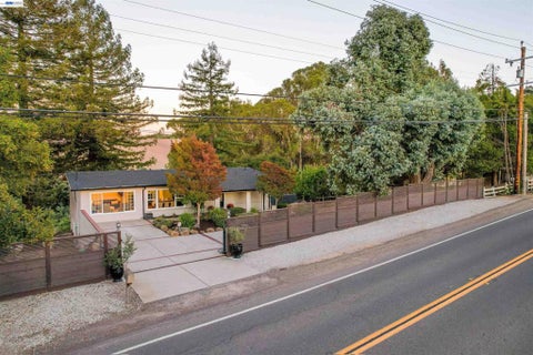 Photo of 26700 Fairview Ave AVE, Hayward, CA 94542 (MLS # 41151455)