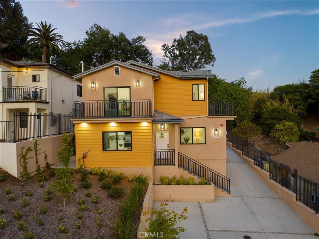 3722 Lomitas Drive