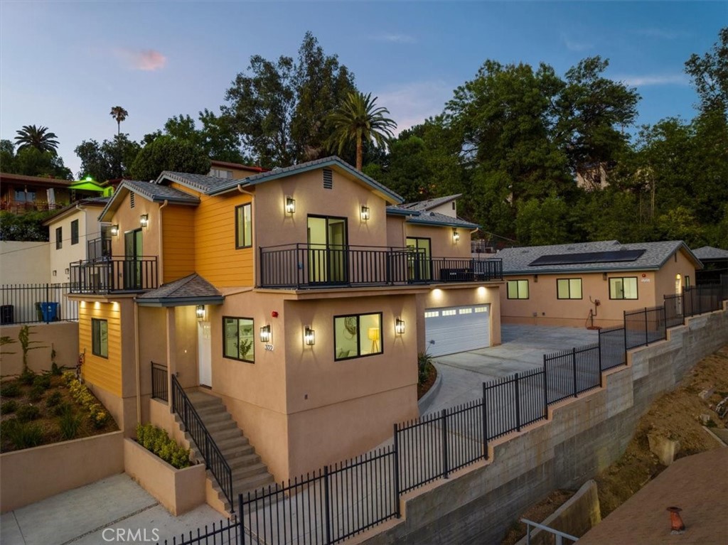 3722 Lomitas Drive