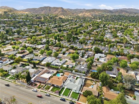 Tiny photo for 24115 Gilmore Street, West Hills, CA 91307 (MLS # SR26118566)