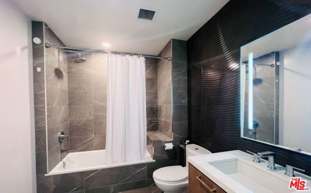 Photo of 400 S Broadway #502, Los Angeles, CA 90013 (MLS # 25599009)