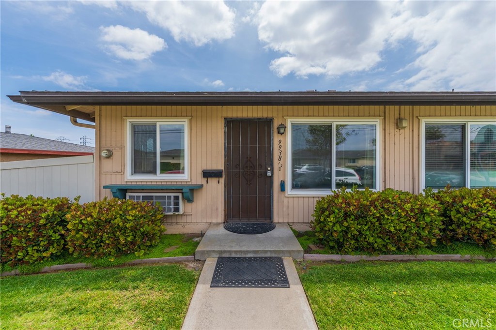 9938 1/2 Cedar Street