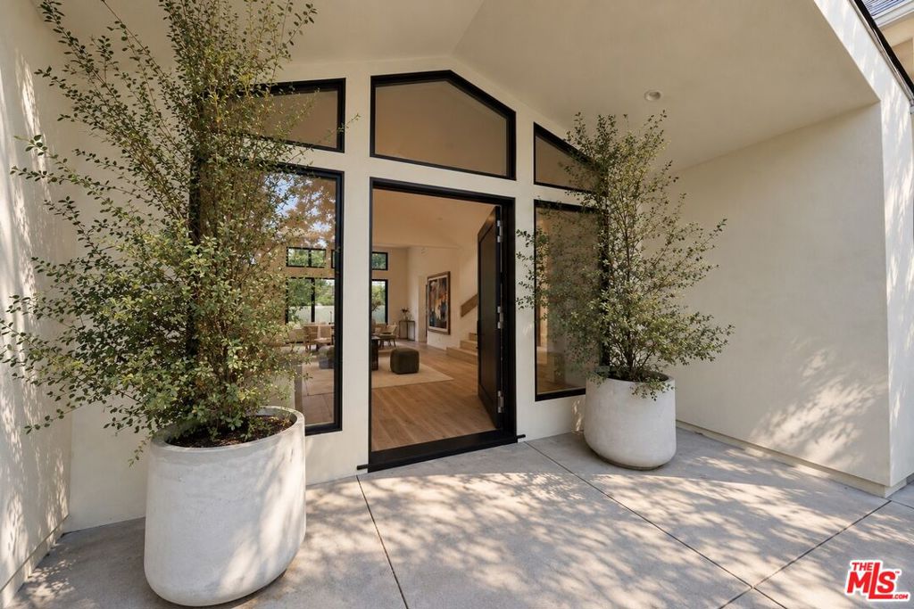 Photo of 12160 Laurel Terrace Drive, Studio City, CA 91604 (MLS # 26999365)