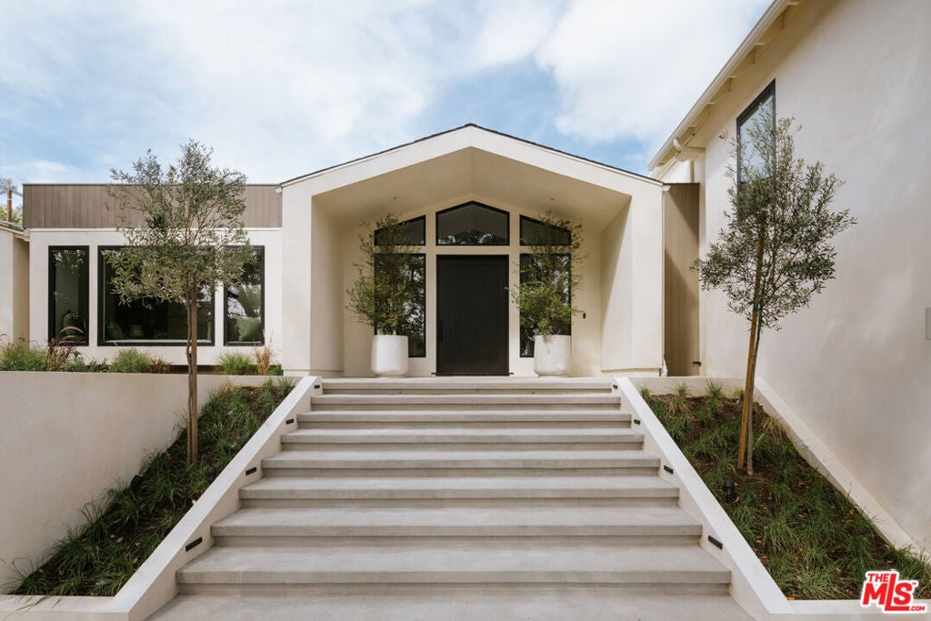 Photo of 12160 Laurel Terrace Drive, Studio City, CA 91604 (MLS # 26999365)