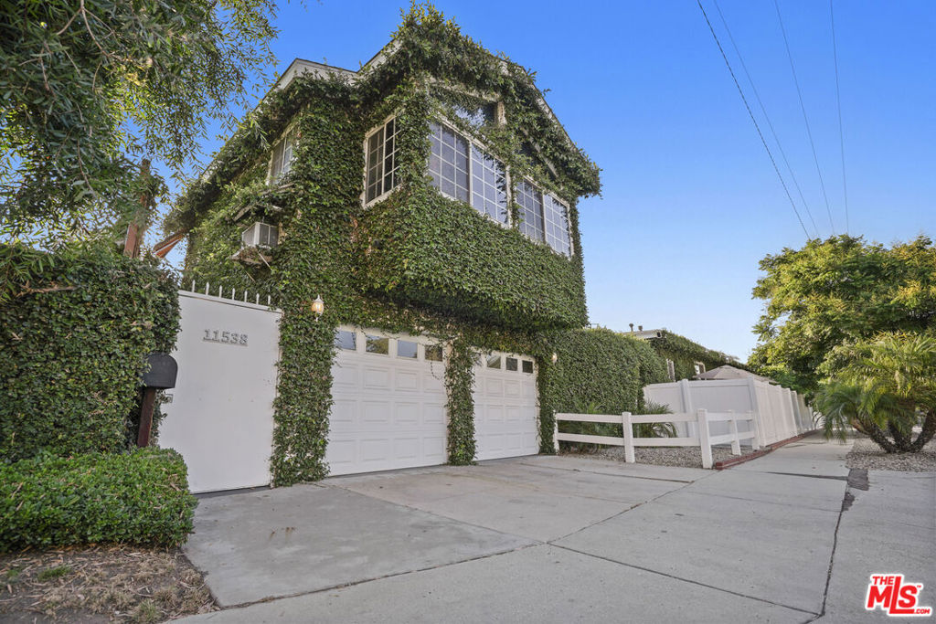 11538 La Maida Street