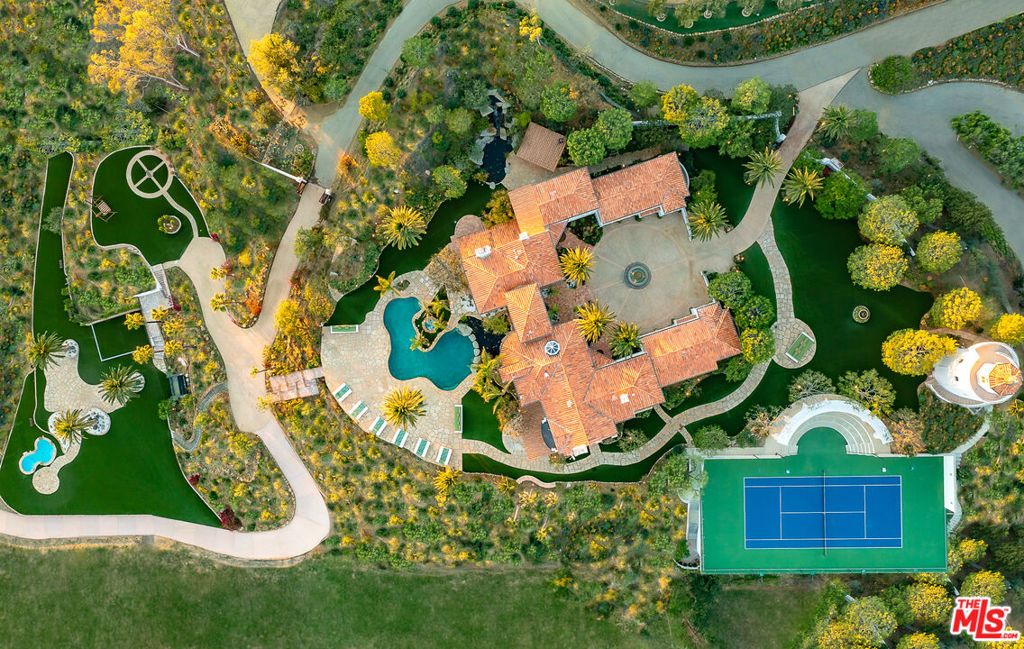 Photo of 10502 Yellow Hill Road, Malibu, CA 90265 (MLS # 25610971)