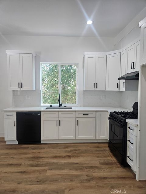 Photo of 6955 Rhea, Reseda, CA 91335 (MLS # SR26128562)