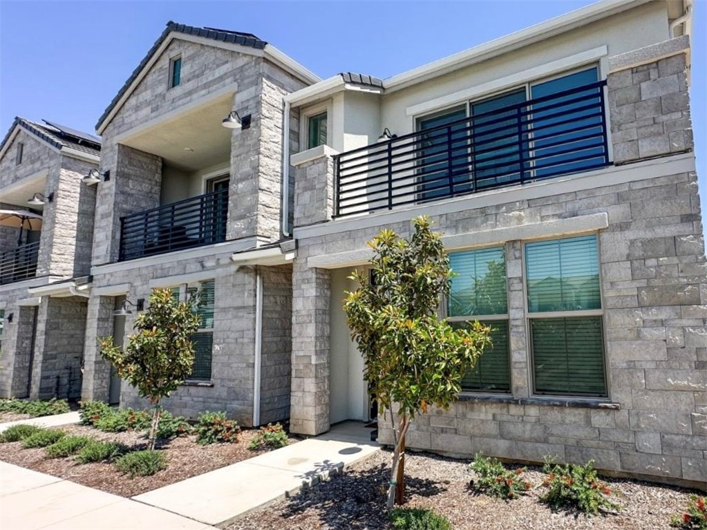 A 2 Bed, 2 Bath Lennar Townhome on a Premium Corner Lot, in the sought-after gated community of Veneto Park in Clovis, with tons of upgrades is waiting for you! Located within walking distance of the highly sought-after Clovis Commons Shopping Center which features popular spots like Best Buy, Target, Starbucks, and more is just a short walk away. Built with Lennar's signature "Everything's Included'' package, this former Model Home is loaded with high-end features, including quartz countertops with a marble backsplash, and stainless steel appliances (Refrigerator, Washer and Dryer). Comes with Leased NEM-2 Solar at $97 monthly to provide an energy efficient lifestyle; Seller may be open to paying off Solar at COE depending upon offer.
Entering the front door, the downstairs offers a private bedroom with an attached oversized bath perfect for guests, a home office, or flexible living. You'll also find the laundry area and direct access to the attached 2-car garage, making daily routines seamless. Upstairs you enter into the open concept living areas where natural light pours through oversized Conceal Pocket Stacking Slide Doors which opens to the private patio to relax or enjoy your morning coffee, unwind in the evening, or simply soak up the sun. Inside is the spacious living area, the Kitchen breakfast bar which flows into the dining and living areas. The Primary Bedroom includes a generous ensuite bath with dual vanities, offering both comfort and privacy and a walk-in closet. Call for your showing today!