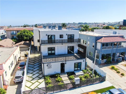 Photo of 663 w.11th St #1/2, San Pedro, CA 90731 (MLS # PW26225271)