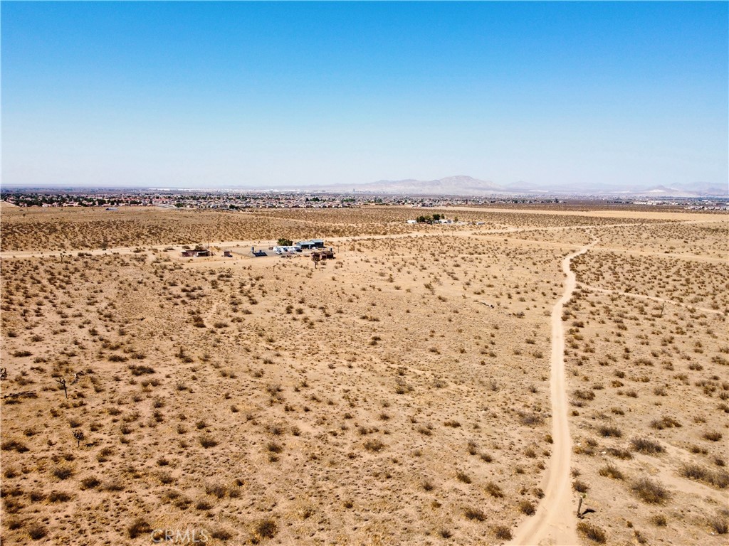 HUGE PRICE REDUCTION!! LOOKING FOR A FAST SALE !!!10 Acres in West Victorville – Prime Residential Development Area
Don’t miss this outstanding opportunity to own 10 acres in West Victorville, a rapidly growing area poised for major residential development. Just southeast of the property, an 80-acre site holds a vested Tentative Tract Map (TTM) for 269 lots, while KB Home has recently resubmitted plans for 135 lots on 40 acres at Luna and Monte Vista. The site lies within the path of two large Specific Plans: The Crossings, featuring 2,656 planned lots across 449 acres, and Parkview, with 715 lots planned over 177 acres. Utilities—including water, power, and sewer—are available nearby on Maricopa and Braceo Roads. This parcel offers a strategic opportunity to invest in a future residential hotspot before full build-out occurs.