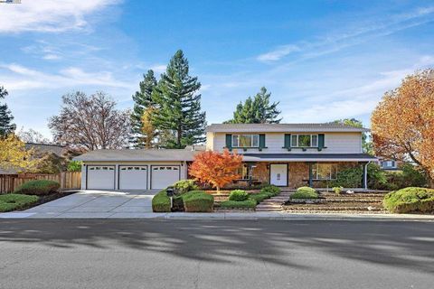 Photo of 359 Cardona Cir Cir, San Ramon, CA 94583 (MLS # 41119657)