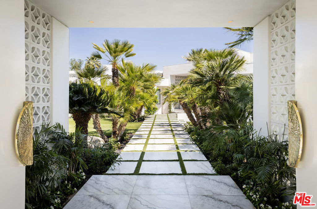 74300 Quail Lakes Drive