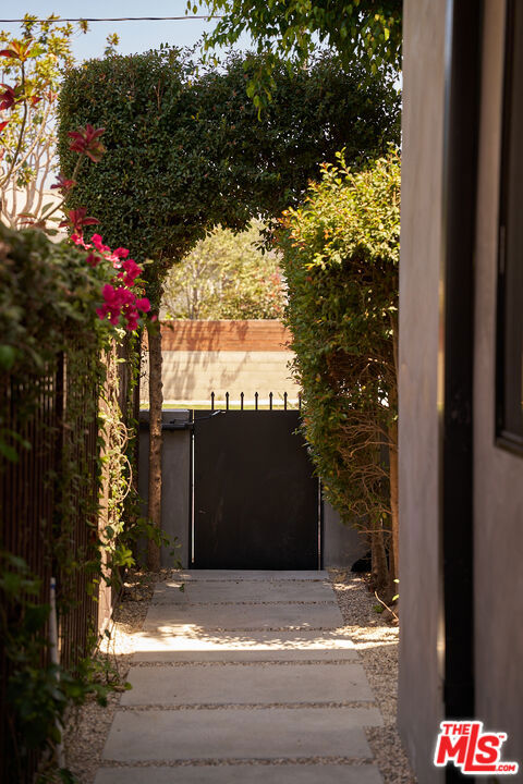 2411 Abbot Kinney Boulevard