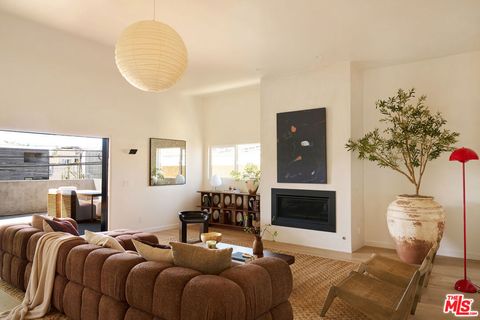 Photo of 2411 Abbot Kinney Boulevard, Los Angeles, CA 90291 (MLS # 26860785)
