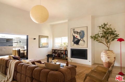 Photo of 2411 Abbot Kinney Boulevard, Los Angeles, CA 90291 (MLS # 26860785)