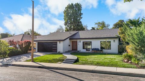 Photo of 2813 E Appalachian Court, Thousand Oaks, CA 91362 (MLS # 226001963)