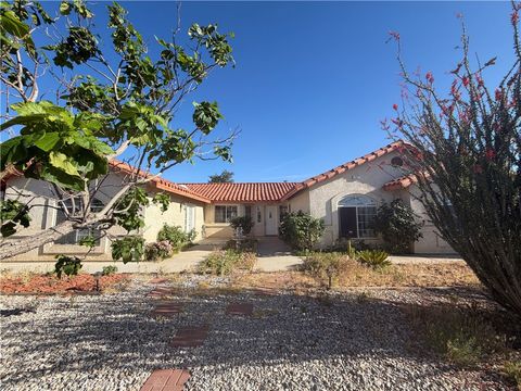 Photo of 17695 linden st ST, Hesperia, CA 92345 (MLS # DW26103799)