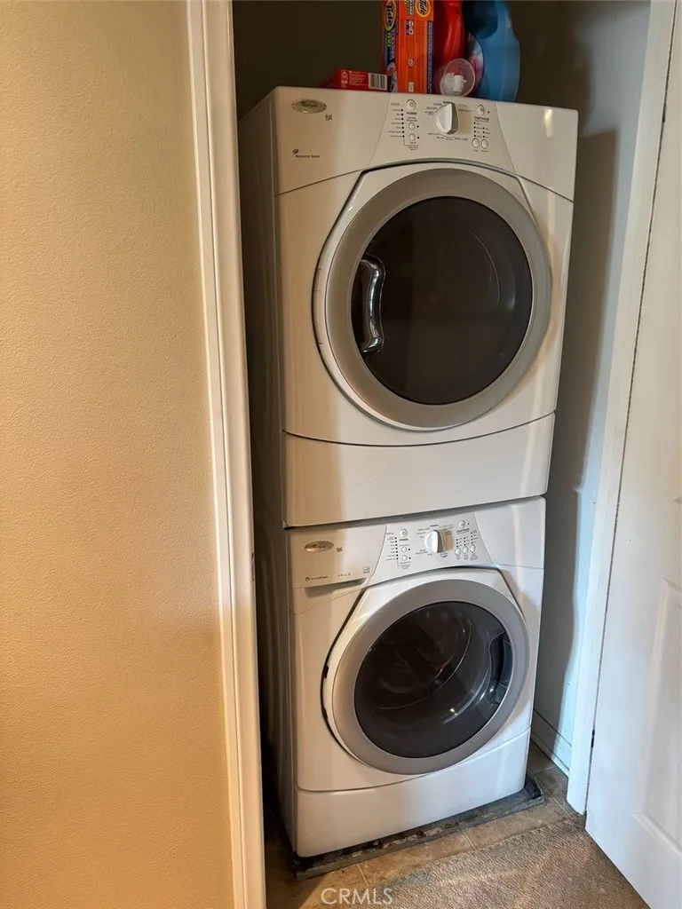 Irvine, California 92618, United States, 2 Bedrooms Bedrooms, ,2 BathroomsBathrooms,Residential,Pending,184370