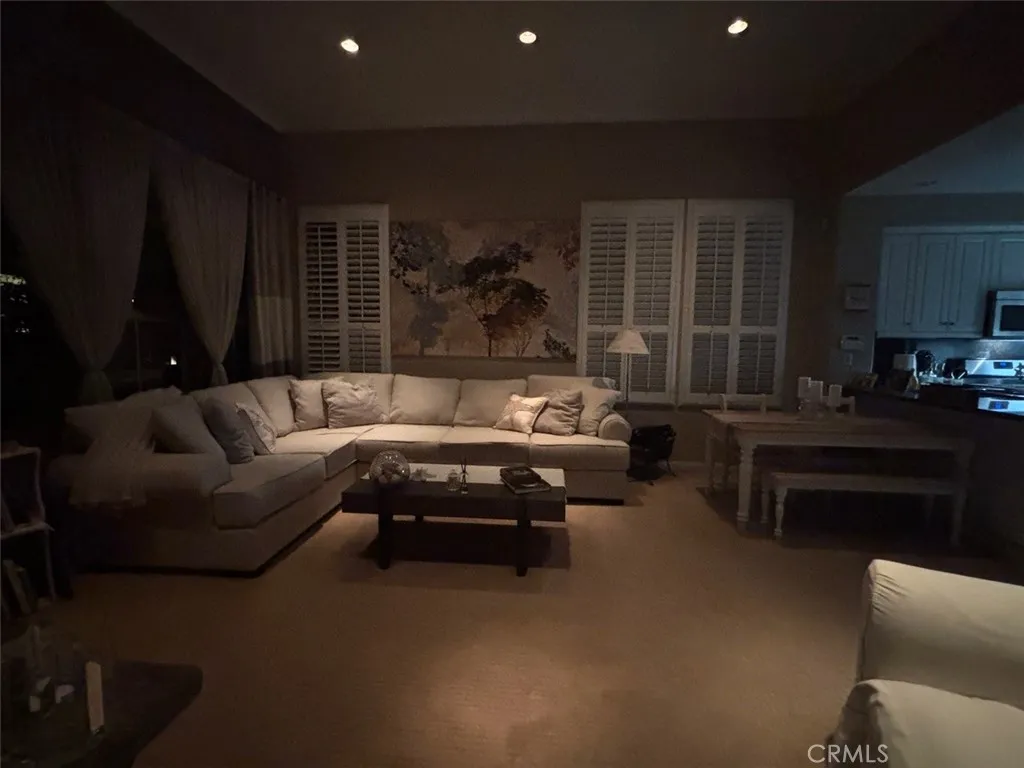 Irvine, California 92618, United States, 2 Bedrooms Bedrooms, ,2 BathroomsBathrooms,Residential,Pending,184370