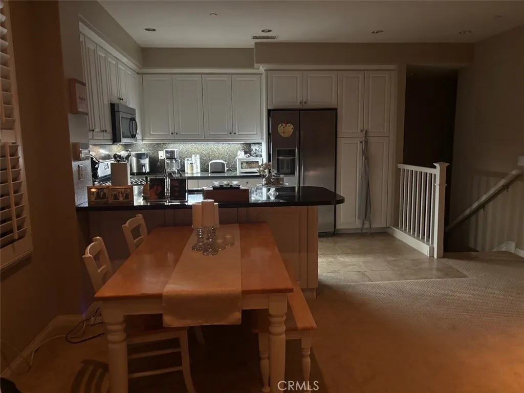 Irvine, California 92618, United States, 2 Bedrooms Bedrooms, ,2 BathroomsBathrooms,Residential,Pending,184370