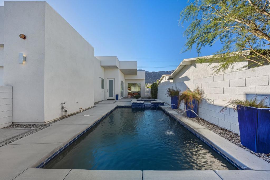 Properties 1 52085 Avenida Herrera